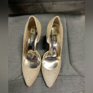 Beautiful never worn Ann Klein heels